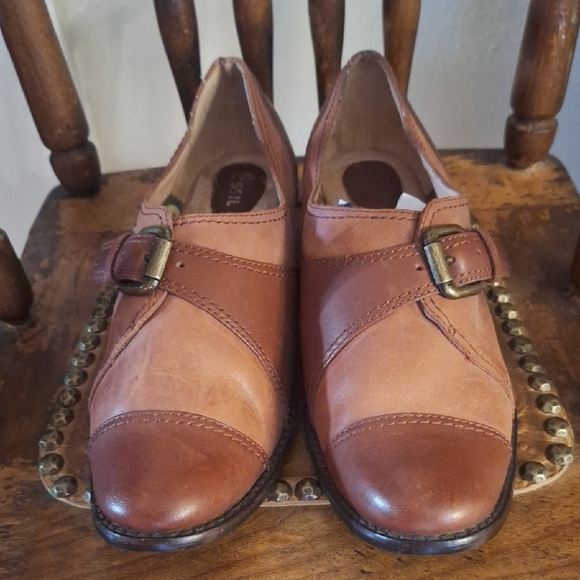 Fossil Brown Leather Women's Shoes - Picture 2 of 8